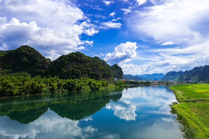 Dòng sông di sản thuộc Vườn Quốc gia Phong Nha Kẻ Bàng Sông Son