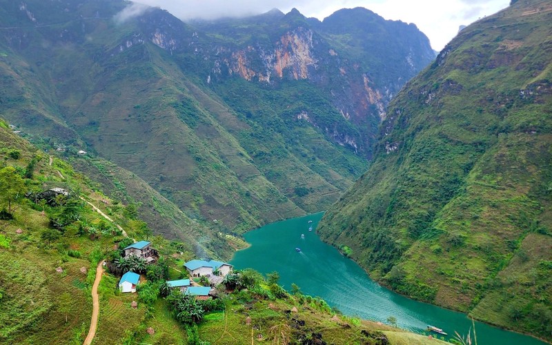 Sông Nho Quế - dòng sông đẹp ở Việt Nam hiên ngang giữa đất trời Tây Bắc