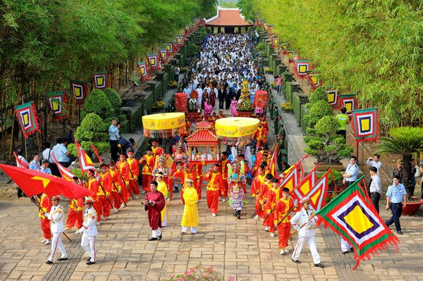 Với lòng tự hào về văn hóa dân tộc người Việt Nam biết bảo tồn và phát triển